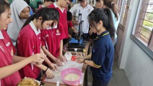 d8c527e9-f26b-4a24-9b18-c78a970f9f3f